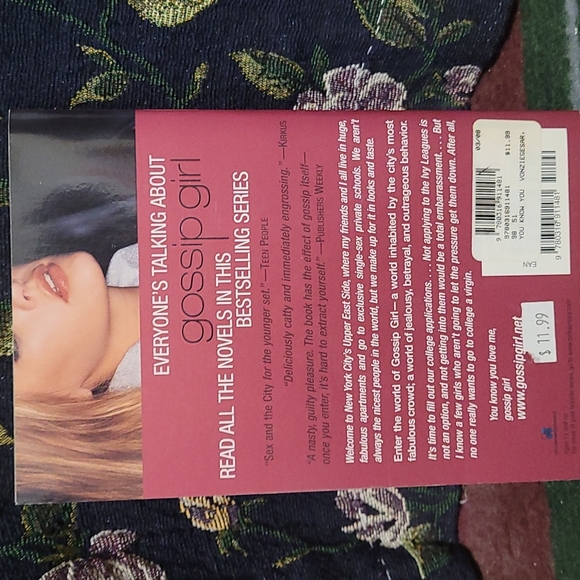 2 for 10 soft cover gossip girl novel - Picture 2 of 2